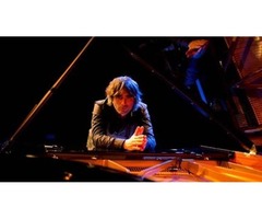 Mikel Azpiroz en piano solo en el Teatro Victoria Eugenia